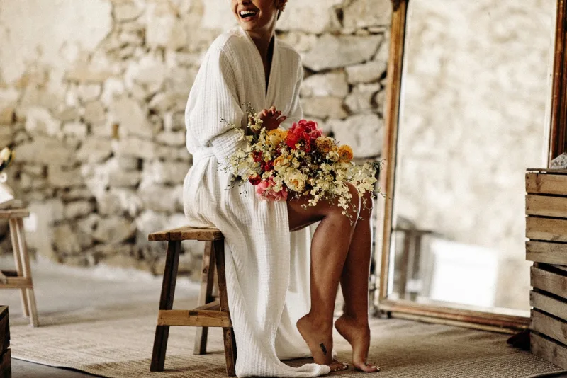 Préparatifs et bouquet de mariée, au Clos du Tuilier